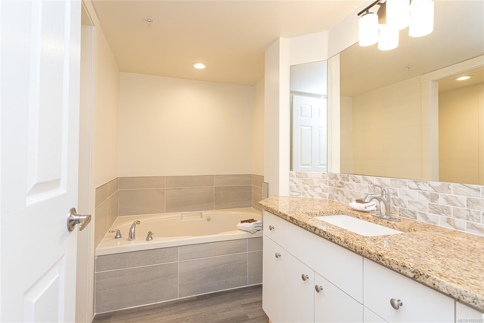 724-1600 Stroulger Rd, Nanoose Bay, BC - Indoor Photo Showing Bathroom