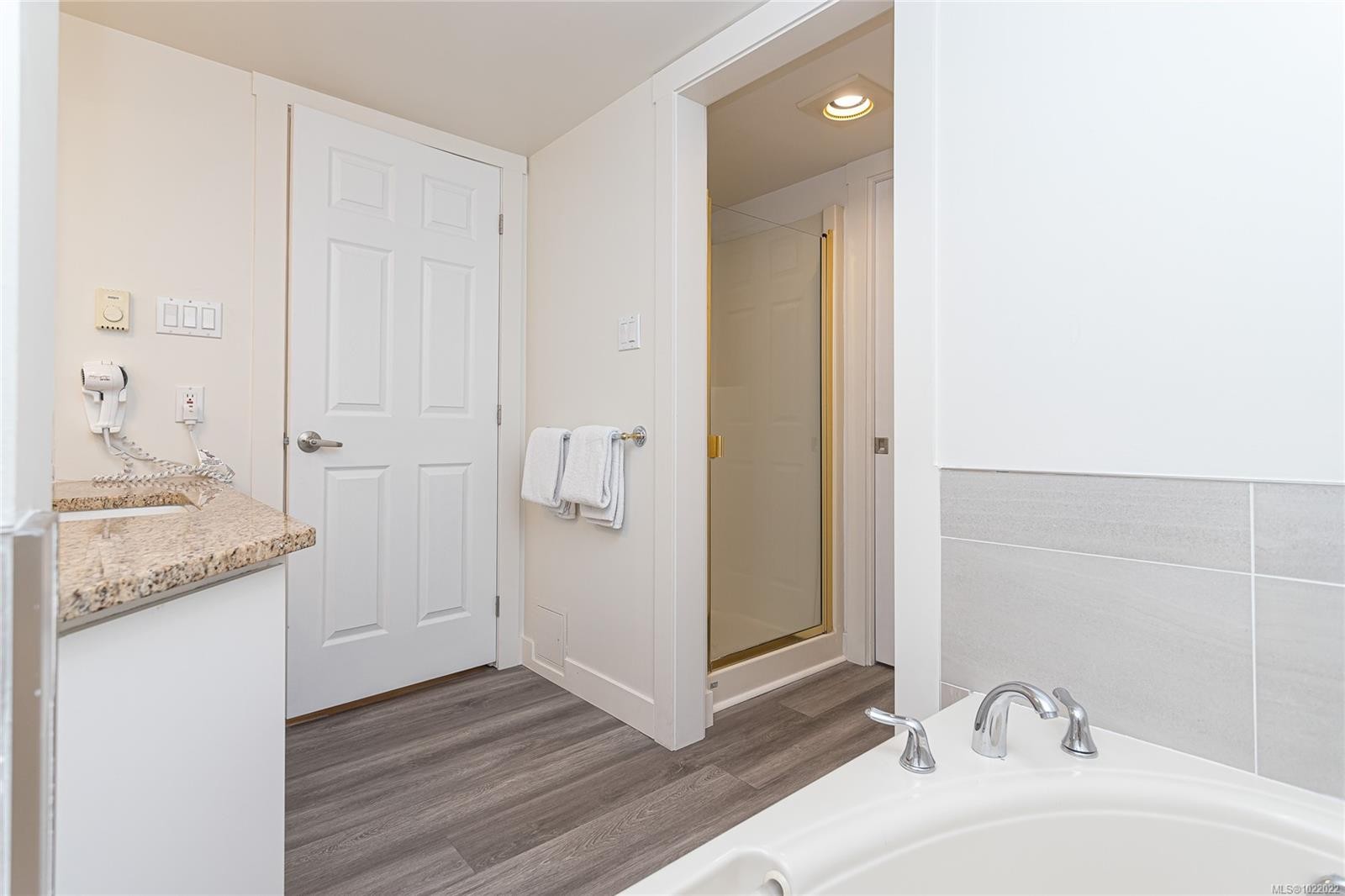 724-1600 Stroulger Rd, Nanoose Bay, BC - Indoor Photo Showing Bathroom