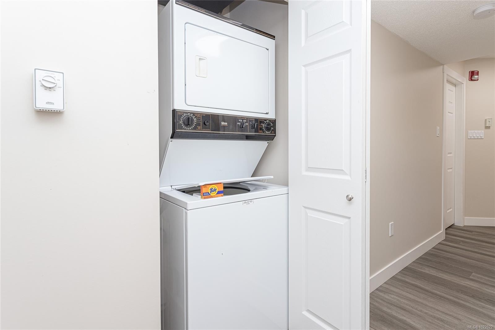 724-1600 Stroulger Rd, Nanoose Bay, BC - Indoor Photo Showing Laundry Room
