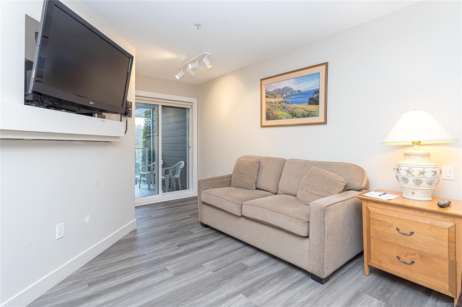 724-1600 Stroulger Rd, Nanoose Bay, BC - Indoor Photo Showing Living Room
