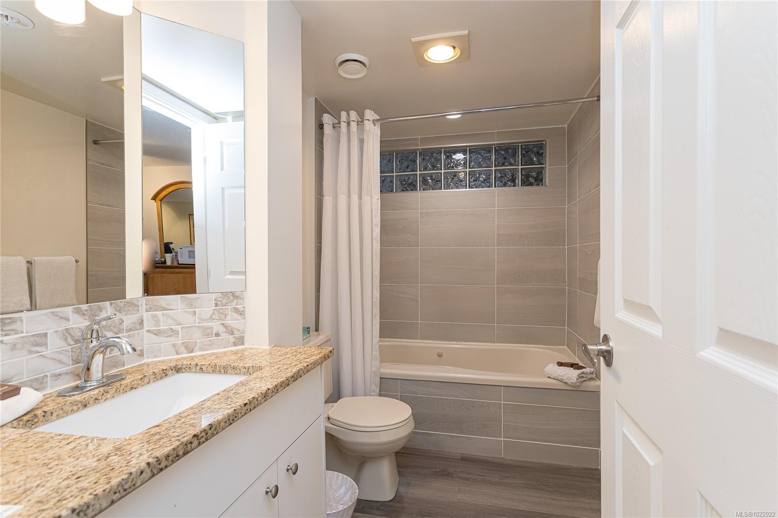 724-1600 Stroulger Rd, Nanoose Bay, BC - Indoor Photo Showing Bathroom