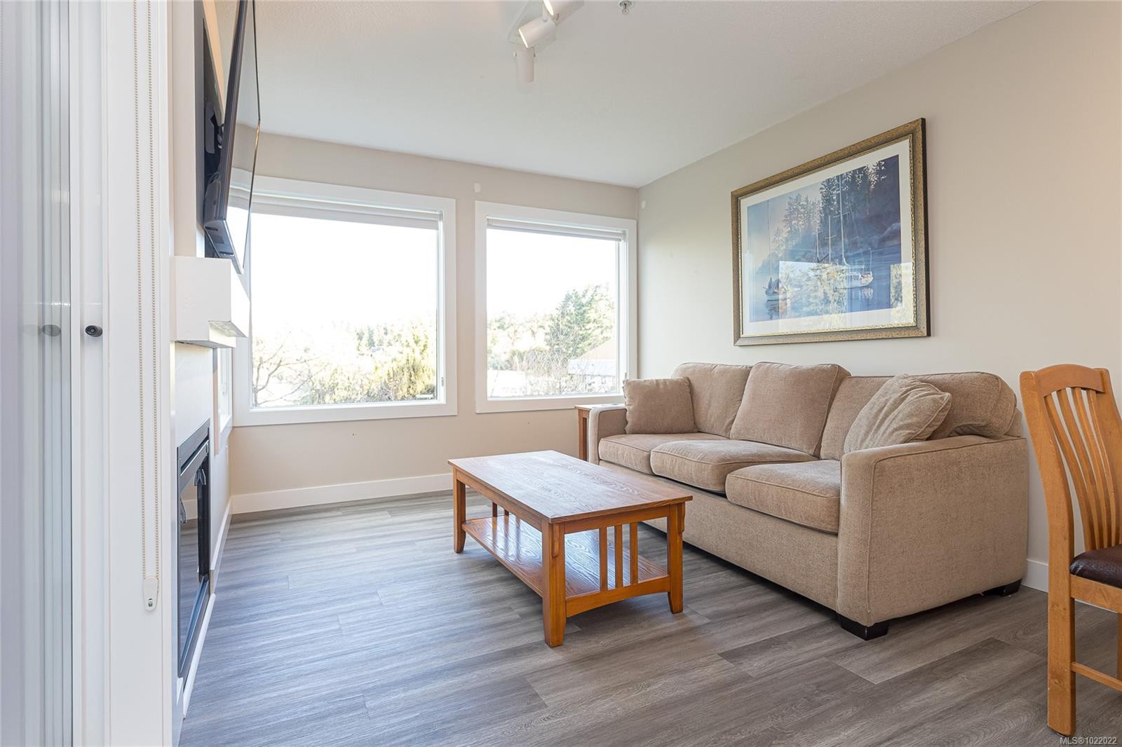 724-1600 Stroulger Rd, Nanoose Bay, BC - Indoor Photo Showing Living Room