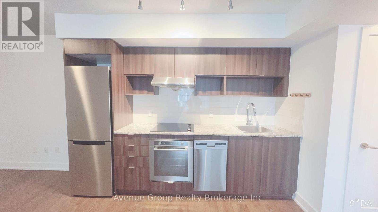 1106 - 7 Mabelle Avenue, Toronto, ON - Indoor Photo Showing Kitchen With Stainless Steel Kitchen