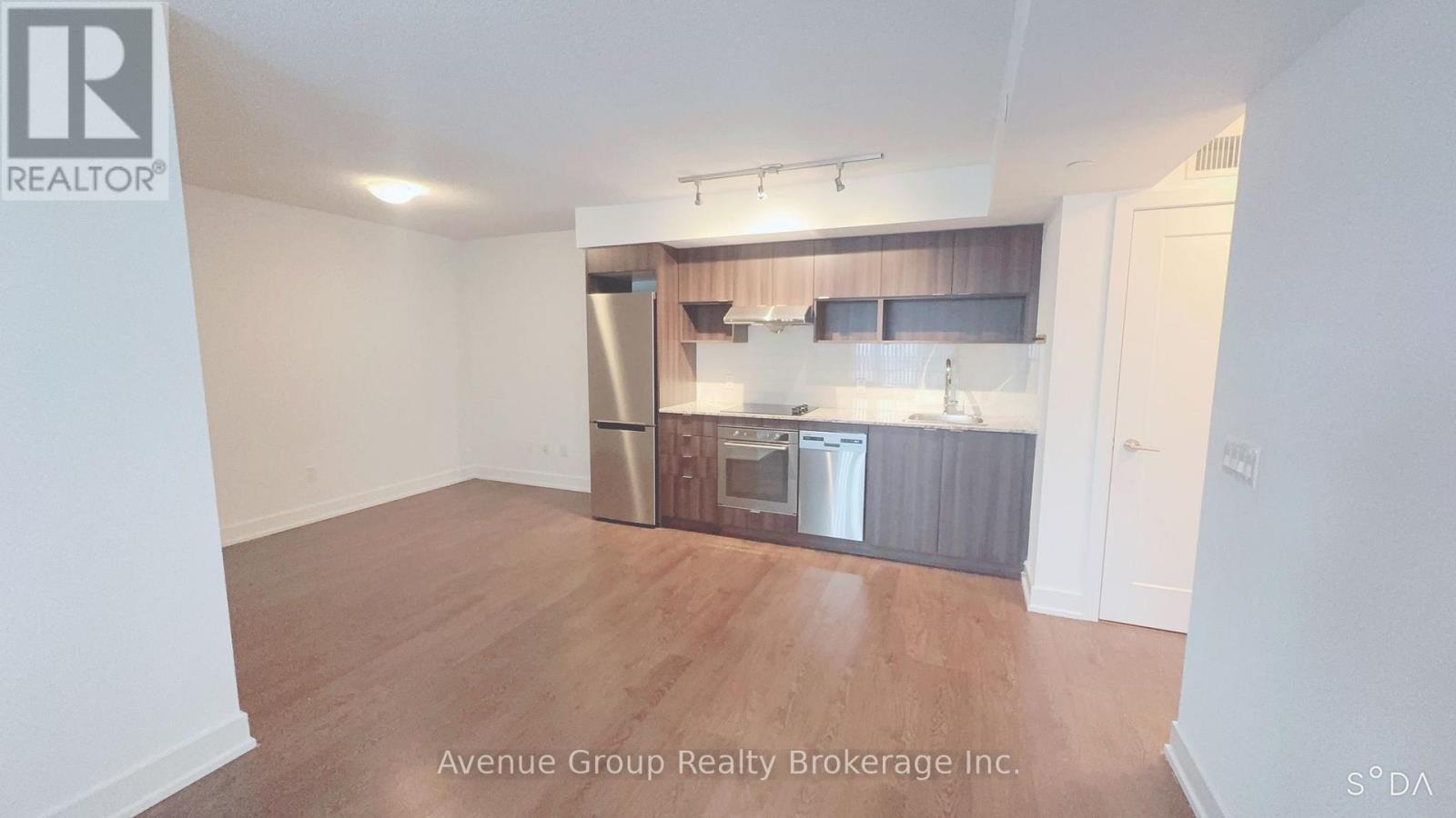 1106 - 7 Mabelle Avenue, Toronto, ON - Indoor Photo Showing Kitchen With Stainless Steel Kitchen