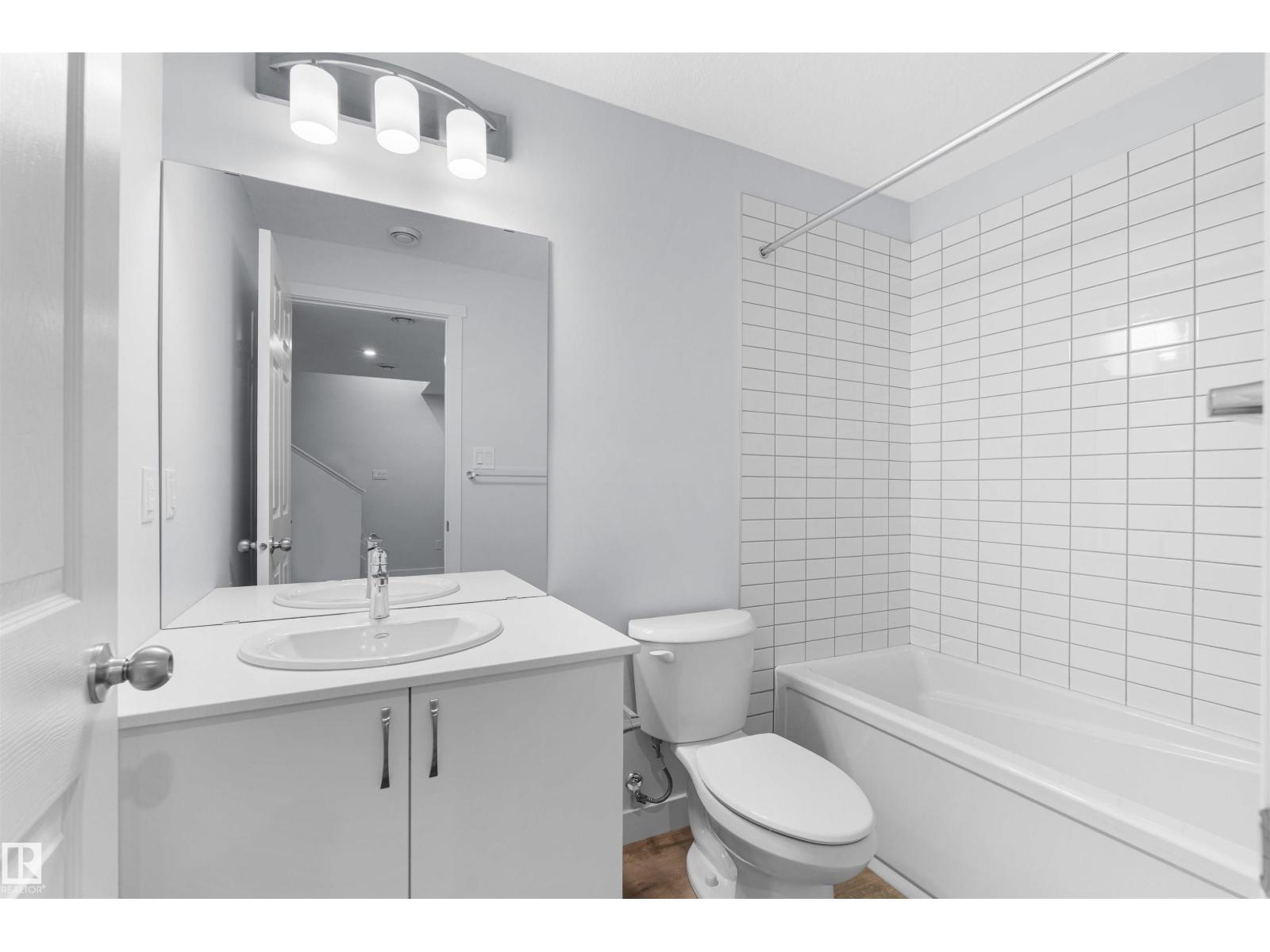 2013 209A St Nw, Edmonton, AB - Indoor Photo Showing Bathroom