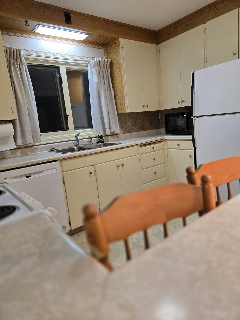 1251 Heenan Place, Kenora, ON - Indoor Photo Showing Kitchen With Double Sink