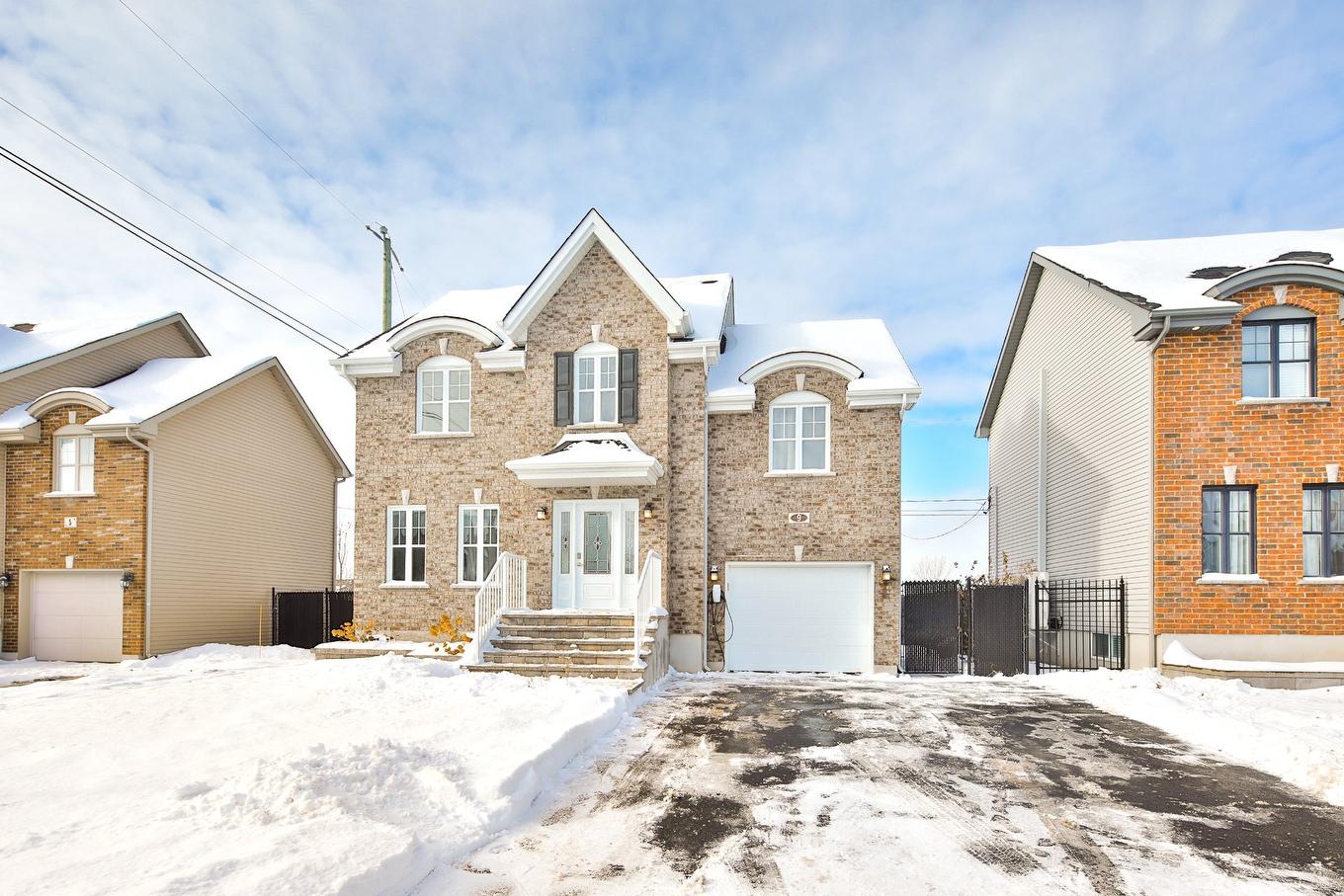 Frontage - 9 Rue Cloutier, Saint-Constant, QC - Outdoor With Facade