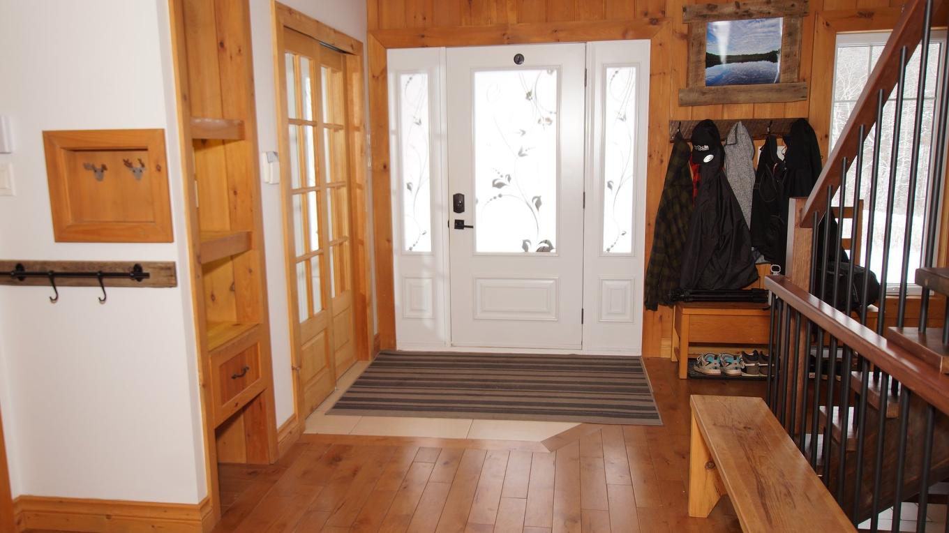 Hall d'entrée/Vestibule - 305Z Rue Laforest, Saint-Alphonse-Rodriguez, QC - Indoor Photo Showing Other Room