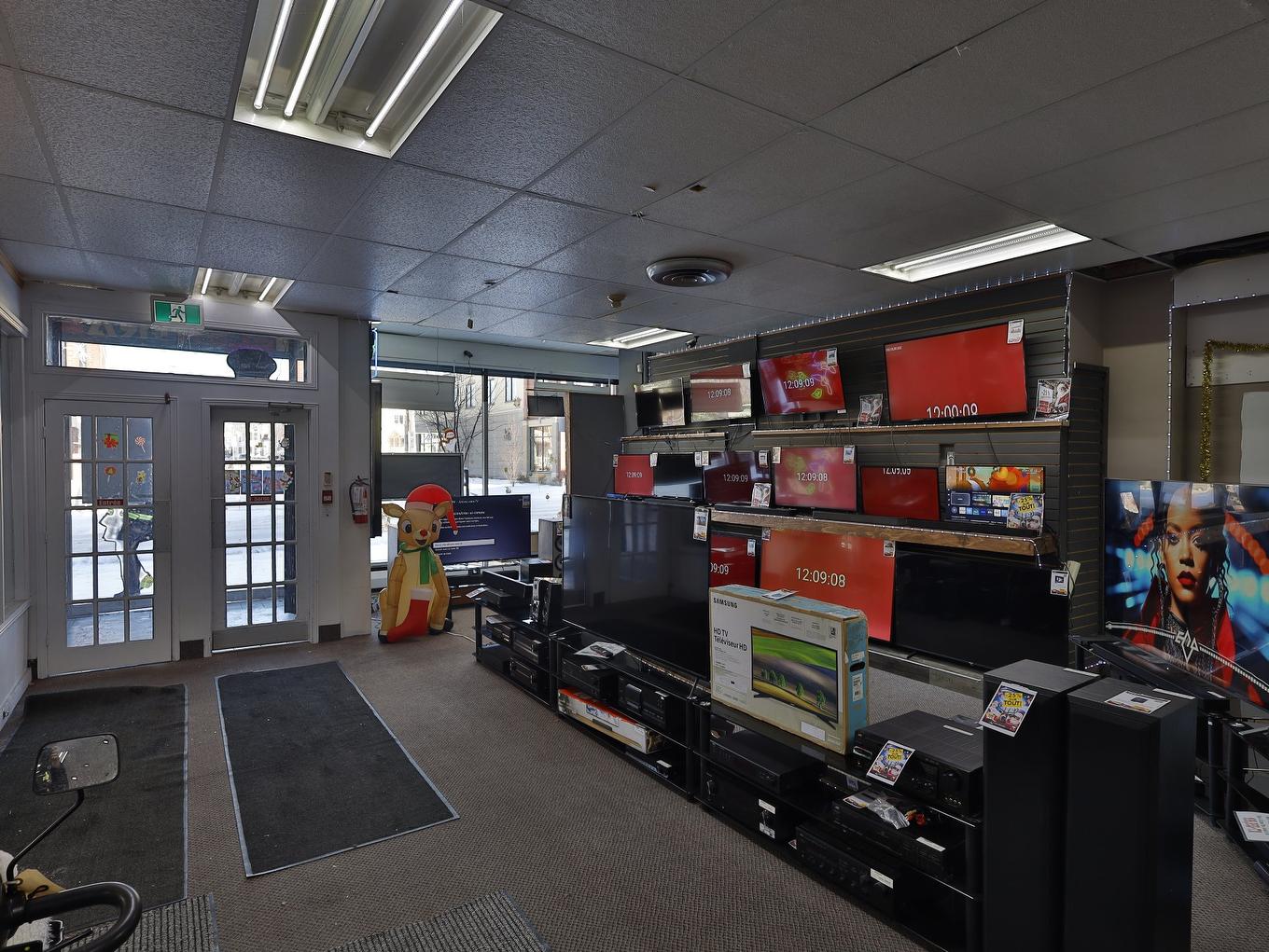 Commerce - 330 Rue Principale, Granby, QC - Indoor Photo Showing Other Room