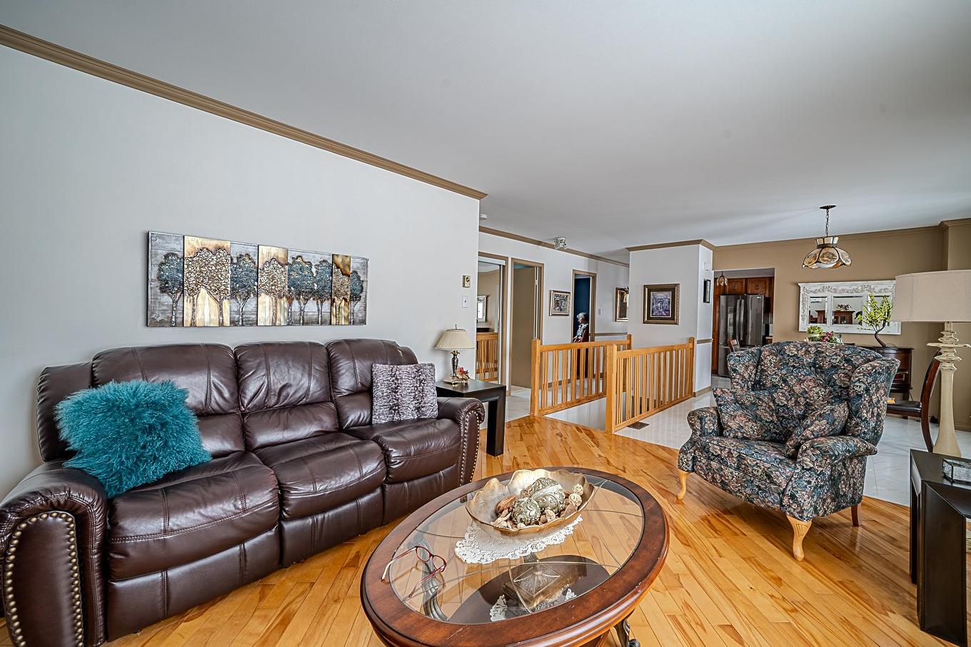 Living room - 124 Rue Poitras, Val-Des-Sources, QC - Indoor Photo Showing Living Room