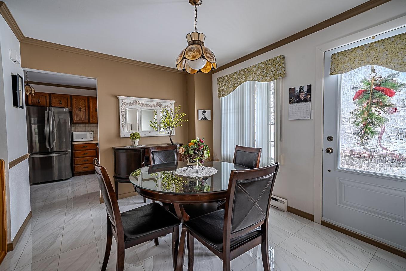 Dining room - 124 Rue Poitras, Val-Des-Sources, QC - Indoor Photo Showing Dining Room