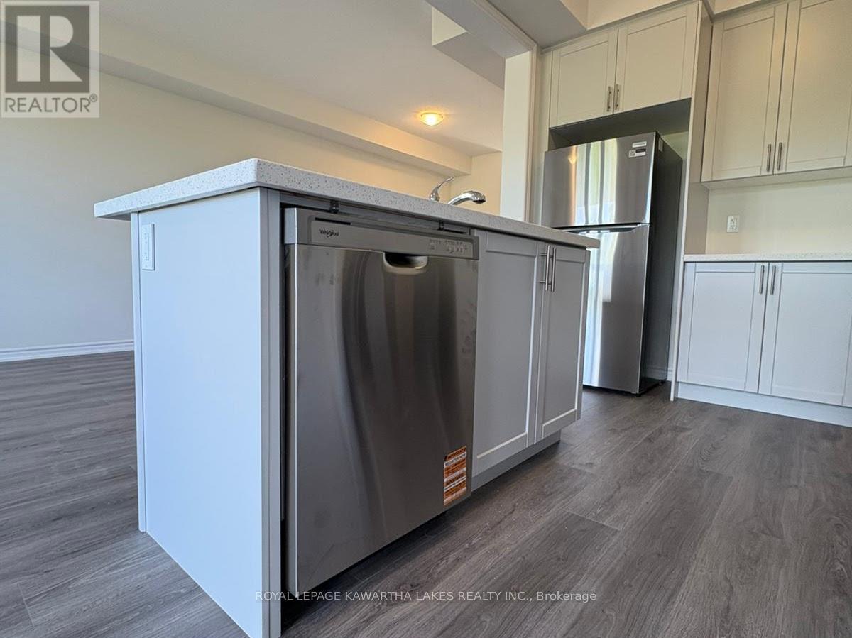 27 Hickey Lane, Kawartha Lakes (Lindsay), ON - Indoor Photo Showing Kitchen