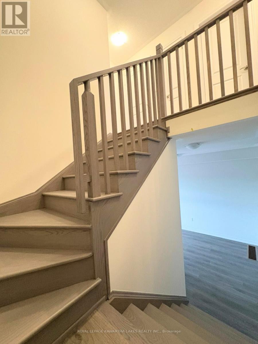 27 Hickey Lane, Kawartha Lakes (Lindsay), ON - Indoor Photo Showing Other Room