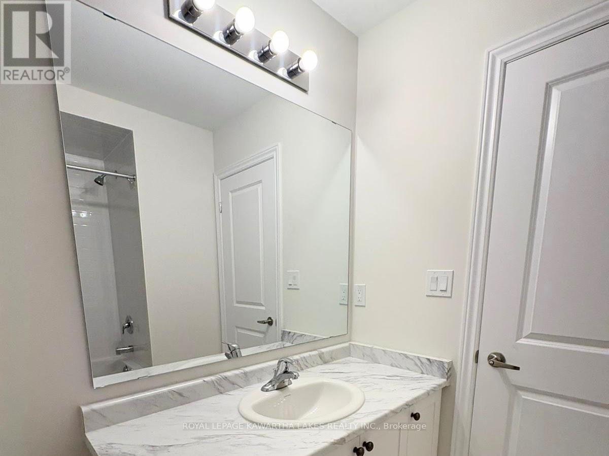 27 Hickey Lane, Kawartha Lakes (Lindsay), ON - Indoor Photo Showing Bathroom