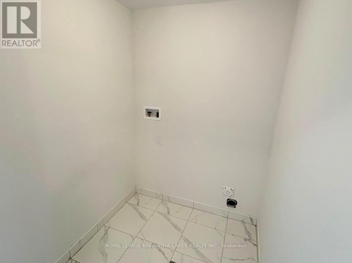 27 Hickey Lane, Kawartha Lakes (Lindsay), ON - Indoor Photo Showing Other Room