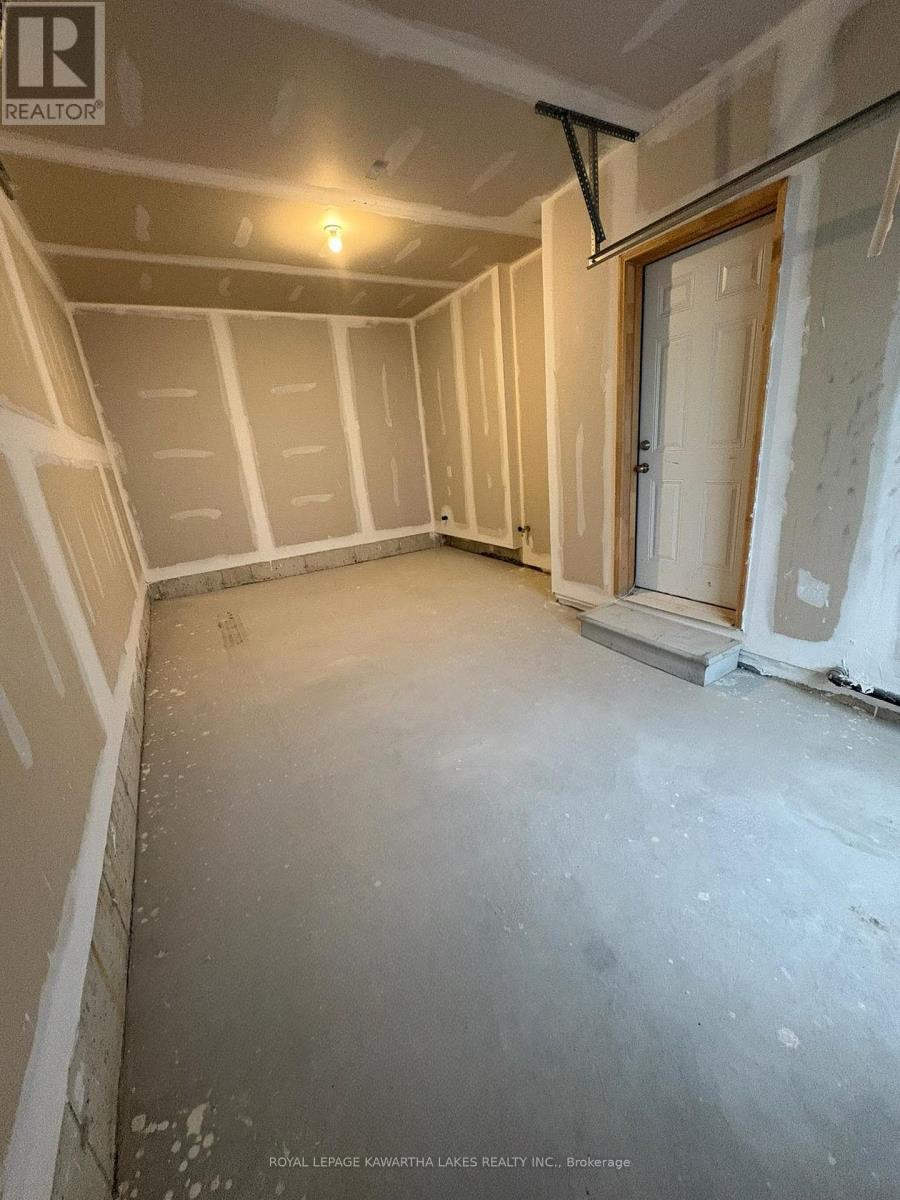 27 Hickey Lane, Kawartha Lakes (Lindsay), ON - Indoor Photo Showing Other Room