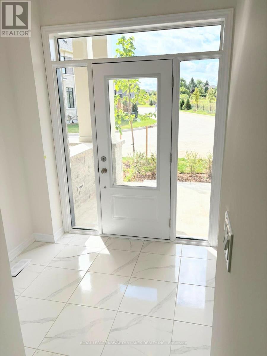 27 Hickey Lane, Kawartha Lakes (Lindsay), ON - Indoor Photo Showing Other Room