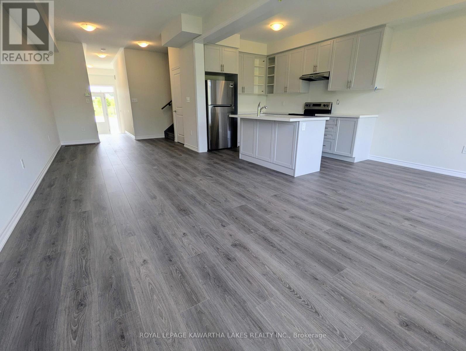 27 Hickey Lane, Kawartha Lakes (Lindsay), ON - Indoor Photo Showing Kitchen With Stainless Steel Kitchen