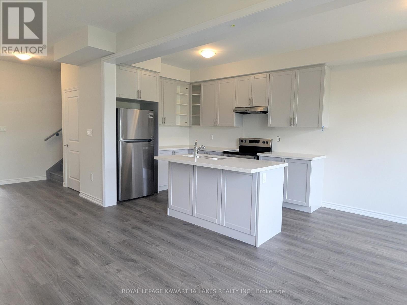 27 Hickey Lane, Kawartha Lakes (Lindsay), ON - Indoor Photo Showing Kitchen With Stainless Steel Kitchen With Double Sink