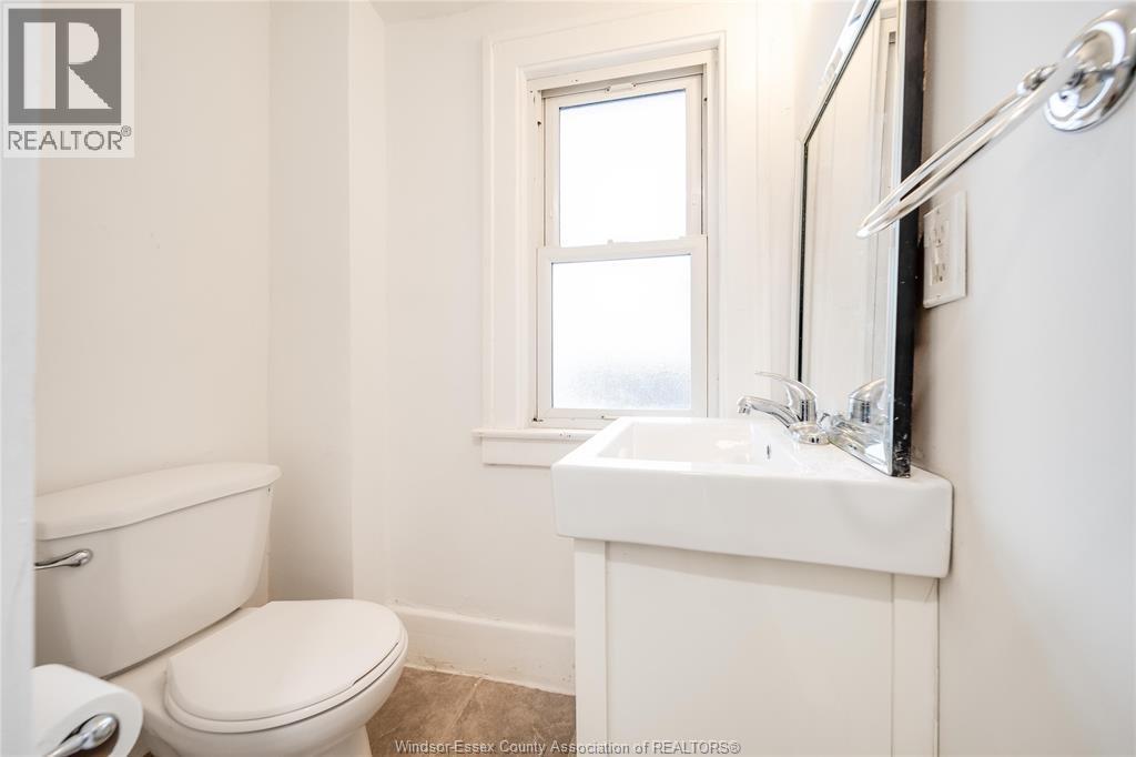956 Curry Avenue Unit# Upper, Windsor, ON - Indoor Photo Showing Bathroom