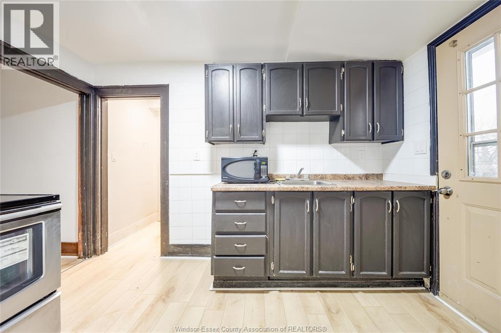 956 Curry Avenue Unit# Upper, Windsor, ON - Indoor Photo Showing Kitchen