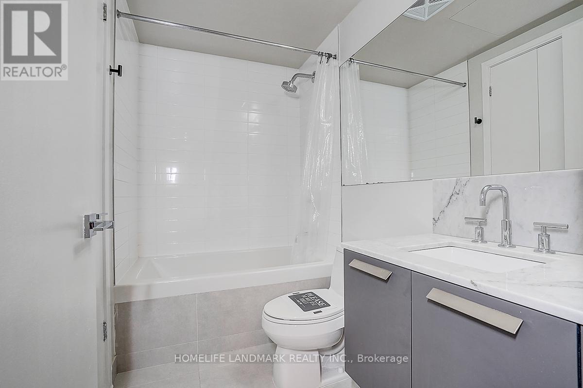 1909 - 57 St Joseph Street, Toronto, ON - Indoor Photo Showing Bathroom