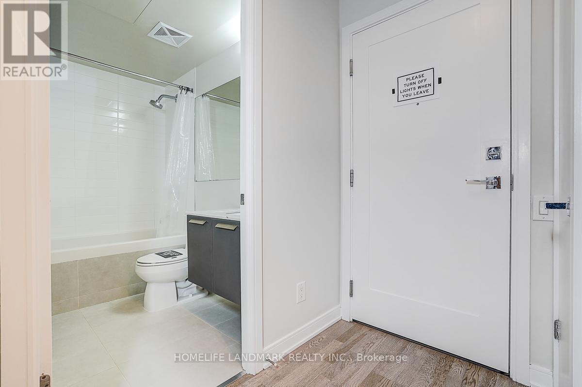 1909 - 57 St Joseph Street, Toronto, ON - Indoor Photo Showing Bathroom