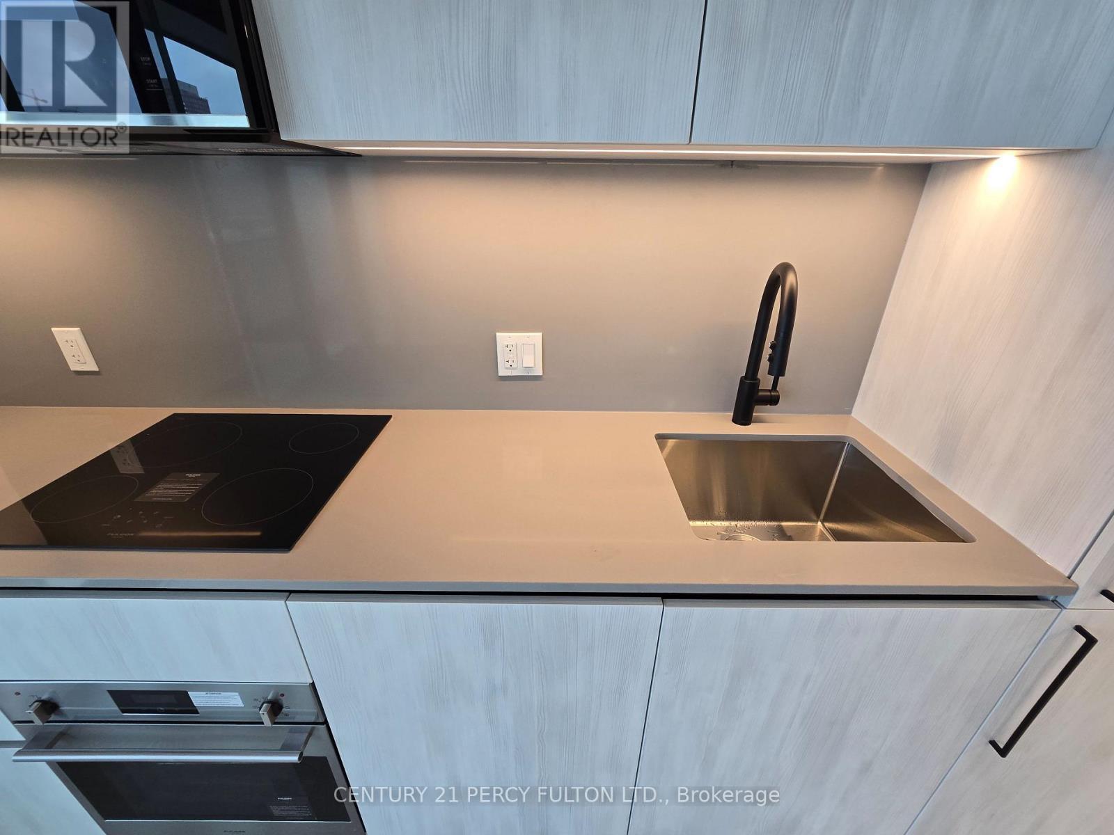 1709 - 35 Parliament Street, Toronto, ON - Indoor Photo Showing Kitchen