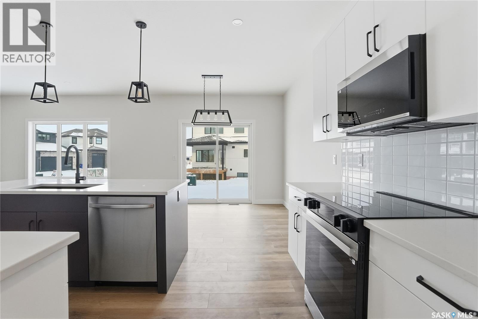 211 Sharma Lane, Saskatoon, SK - Indoor Photo Showing Kitchen With Upgraded Kitchen