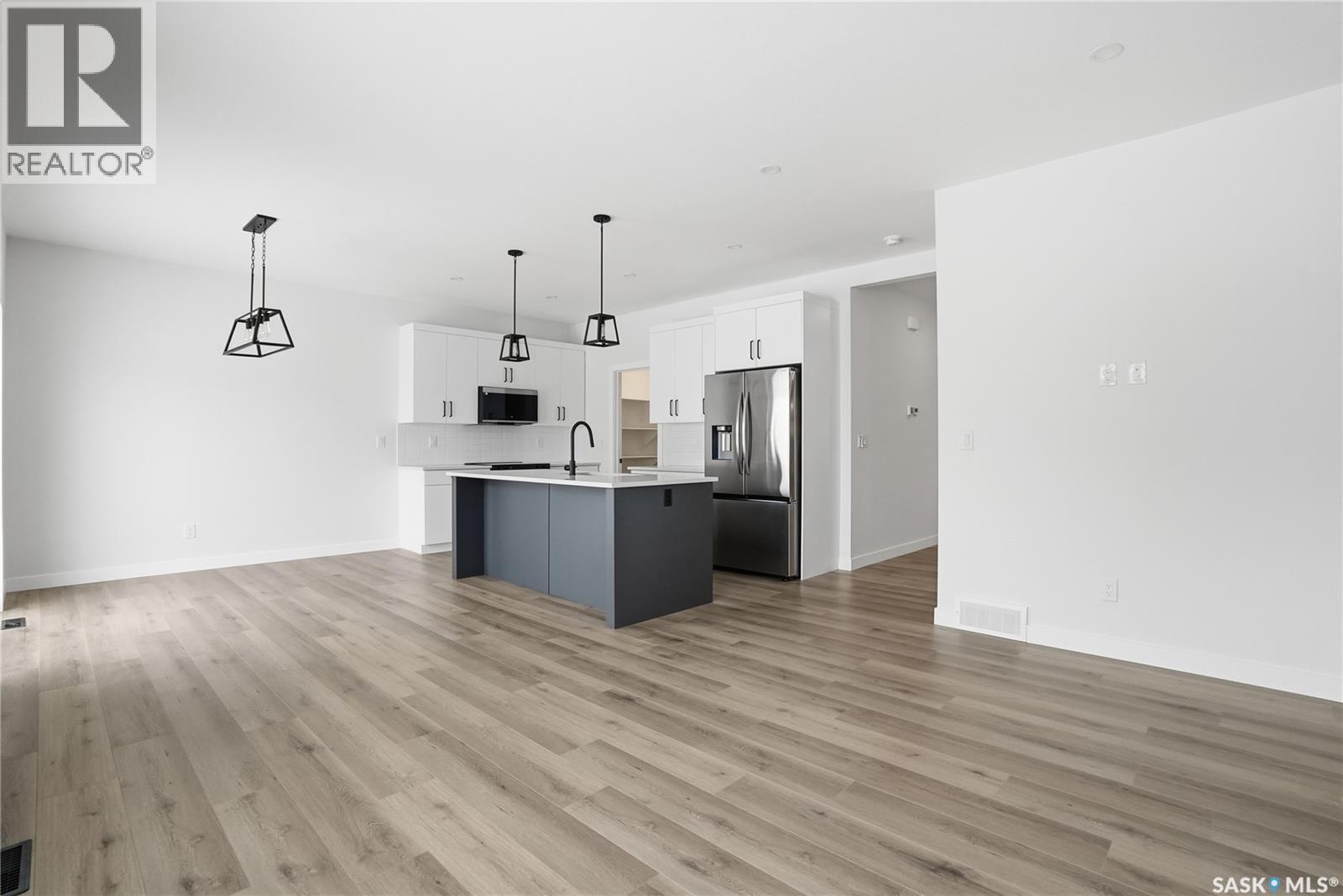 211 Sharma Lane, Saskatoon, SK - Indoor Photo Showing Kitchen With Upgraded Kitchen