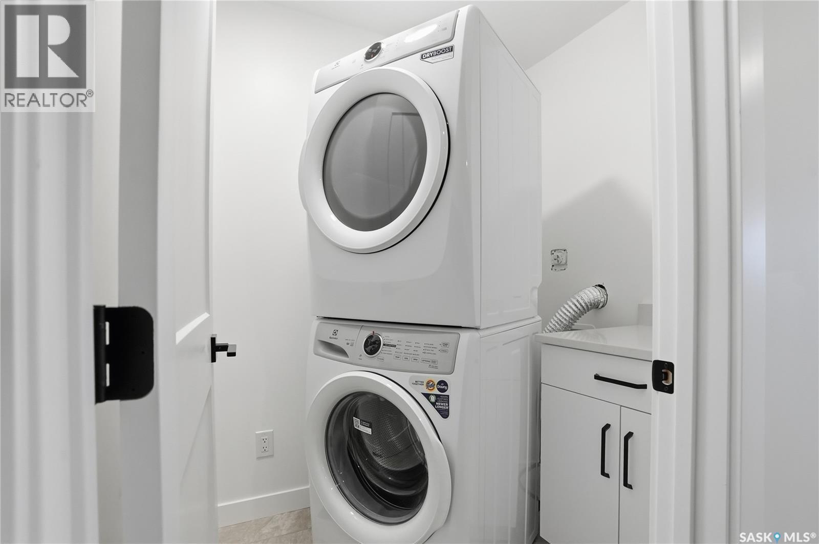 211 Sharma Lane, Saskatoon, SK - Indoor Photo Showing Laundry Room