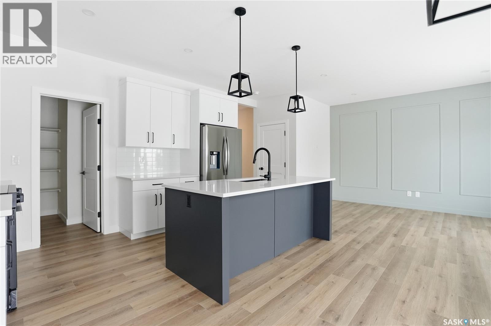 211 Sharma Lane, Saskatoon, SK - Indoor Photo Showing Kitchen With Upgraded Kitchen