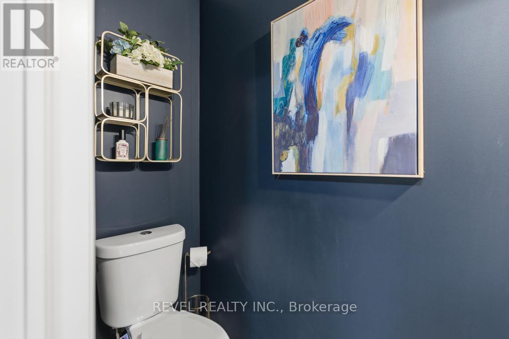 33 Barley Lane, Hamilton, ON - Indoor Photo Showing Bathroom