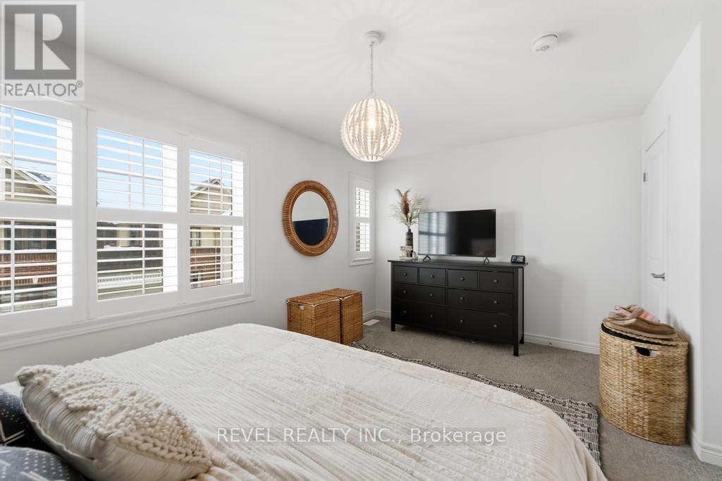 33 Barley Lane, Hamilton, ON - Indoor Photo Showing Bedroom