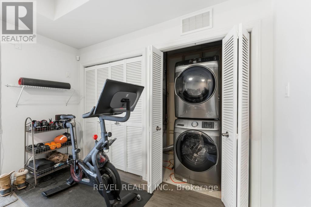 33 Barley Lane, Hamilton, ON - Indoor Photo Showing Laundry Room