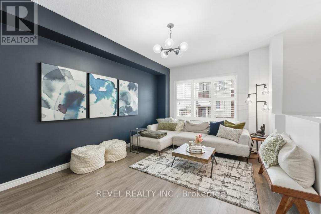 33 Barley Lane, Hamilton, ON - Indoor Photo Showing Living Room