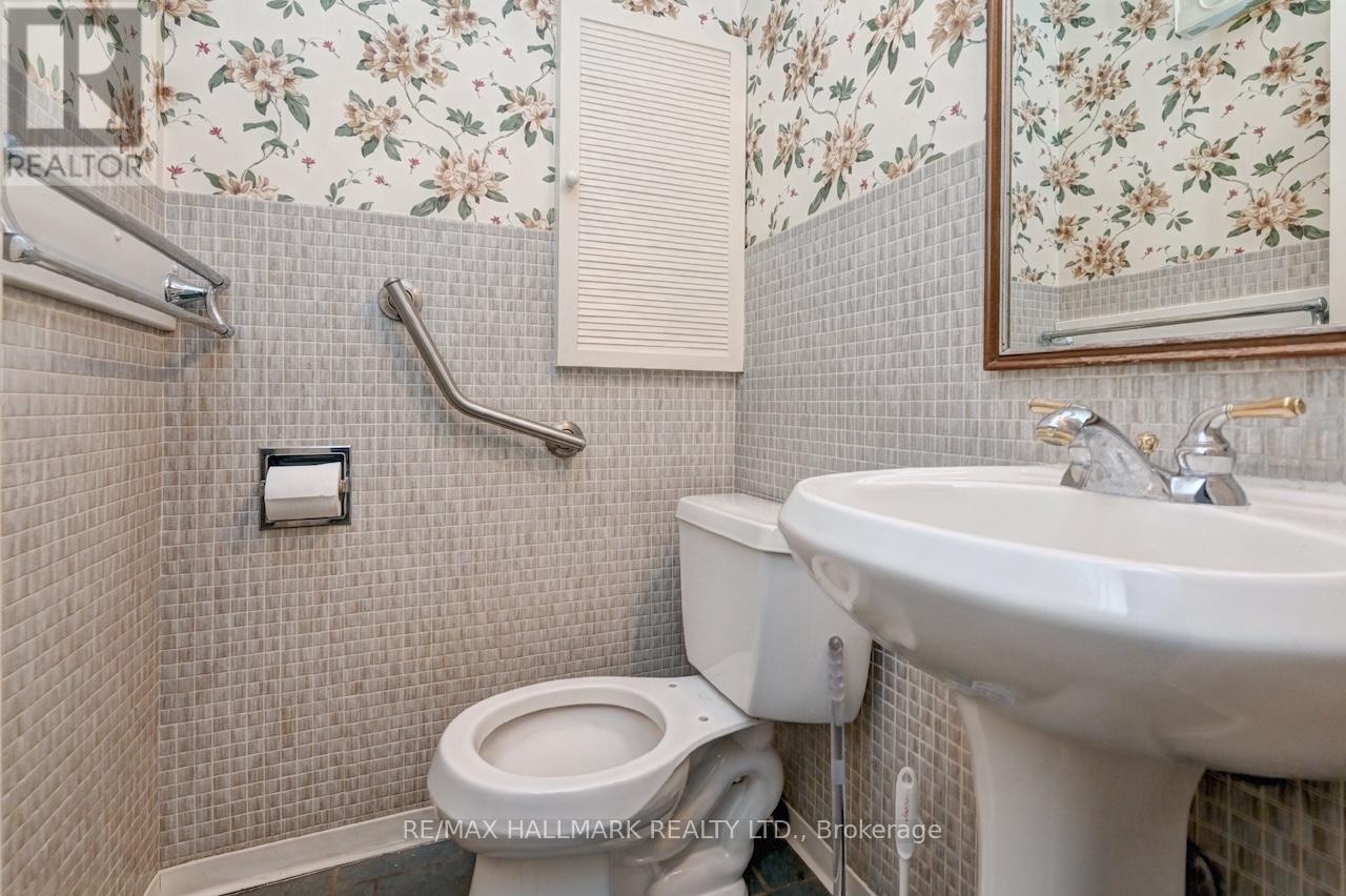 54 Ashton Crescent, Waterloo, ON - Indoor Photo Showing Bathroom