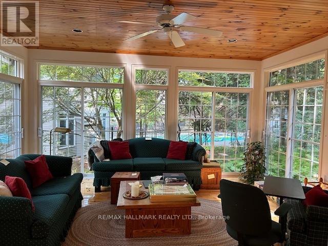 54 Ashton Crescent, Waterloo, ON - Indoor Photo Showing Living Room