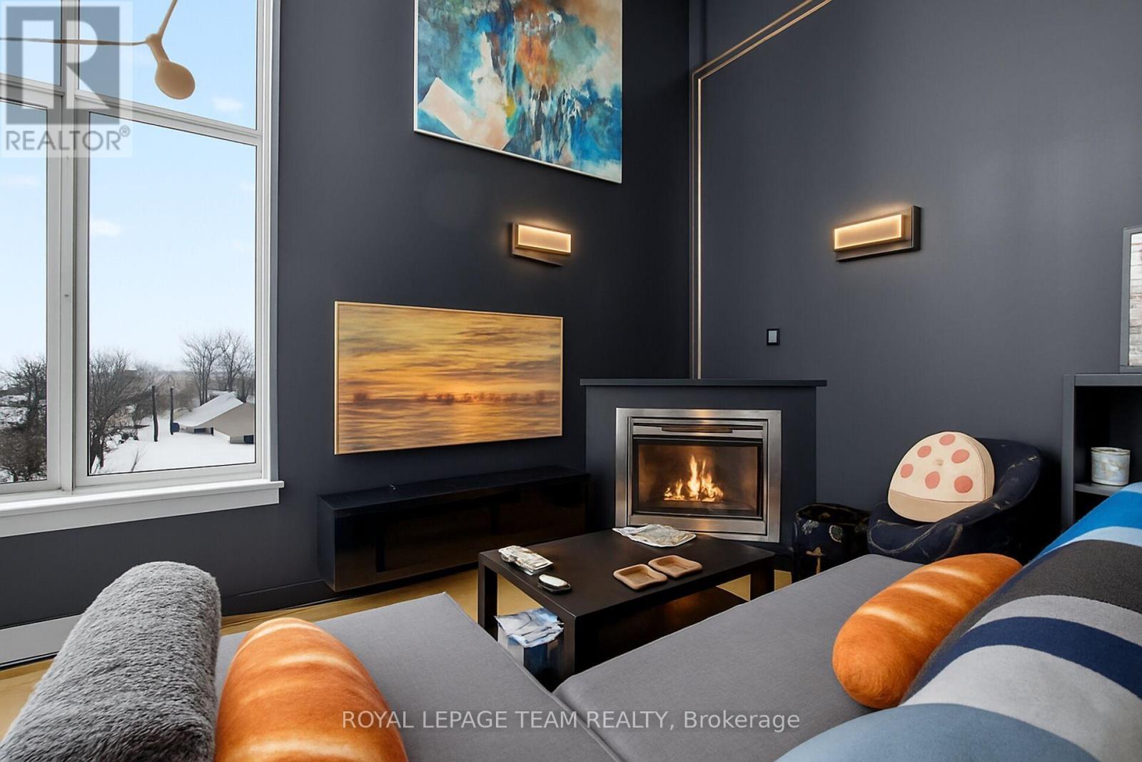 living room - 306 - 29 Main Street, Ottawa, ON - Indoor Photo Showing Living Room With Fireplace