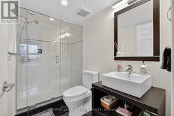 second bedroom ensuite -
