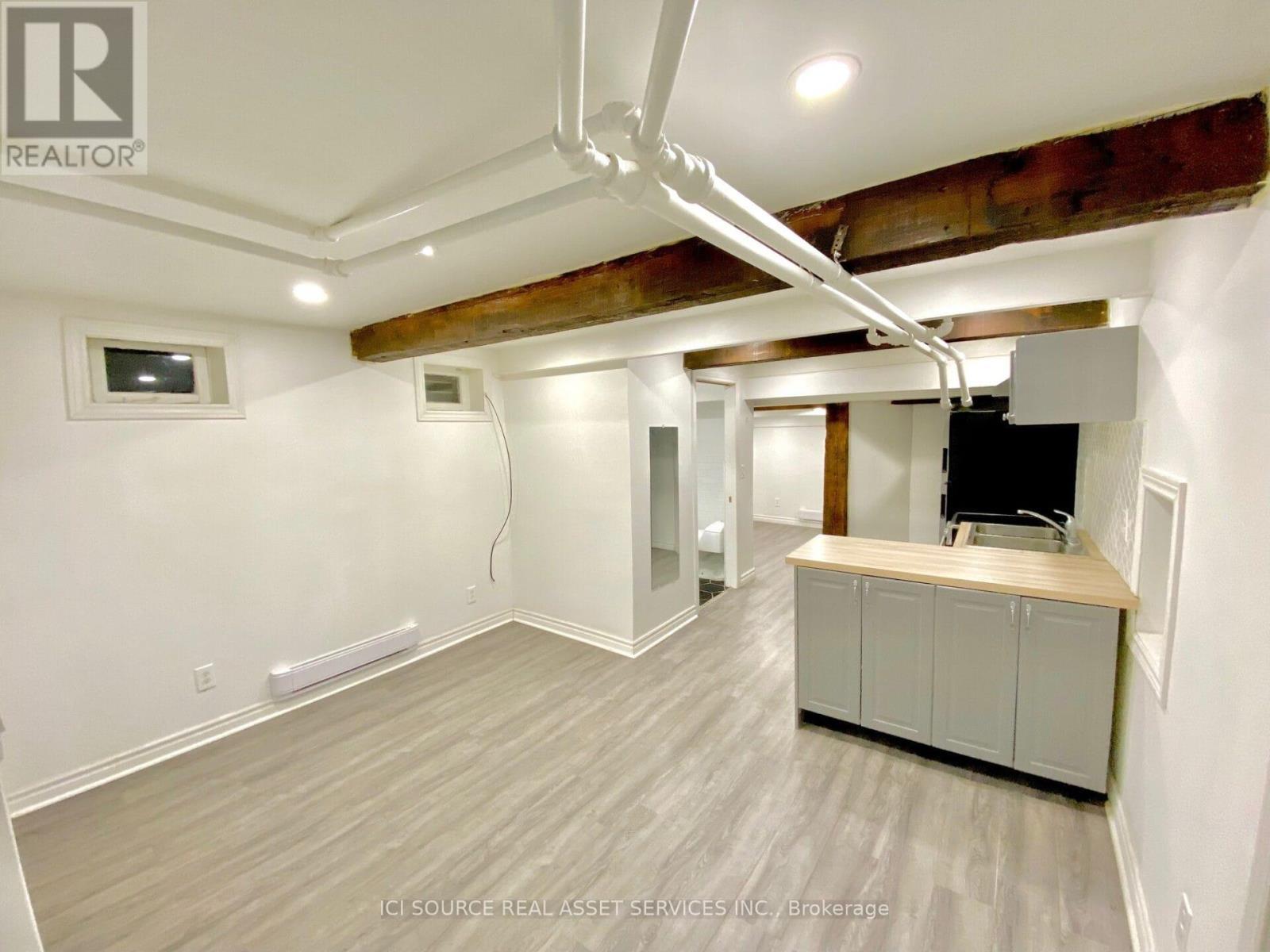 6 - 486 Clinton Street, Toronto, ON - Indoor