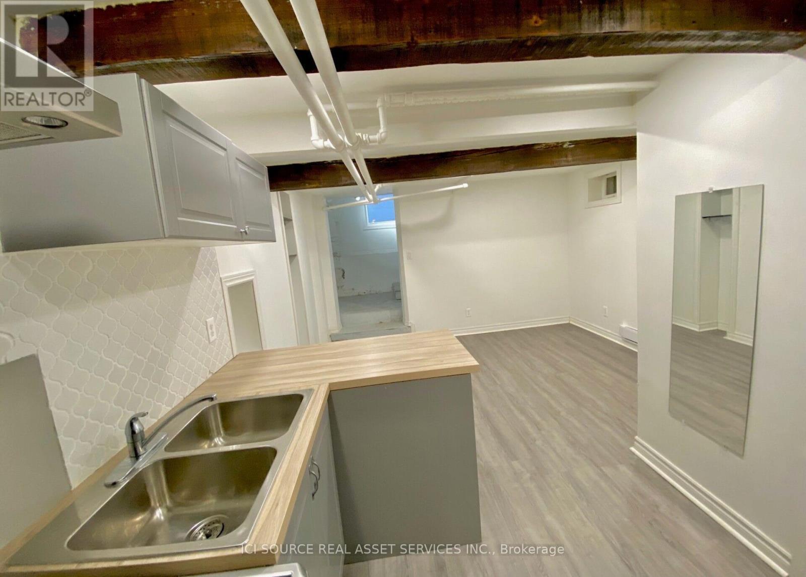 6 - 486 Clinton Street, Toronto, ON - Indoor