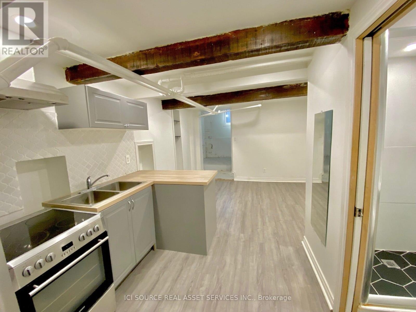 6 - 486 Clinton Street, Toronto, ON - Indoor