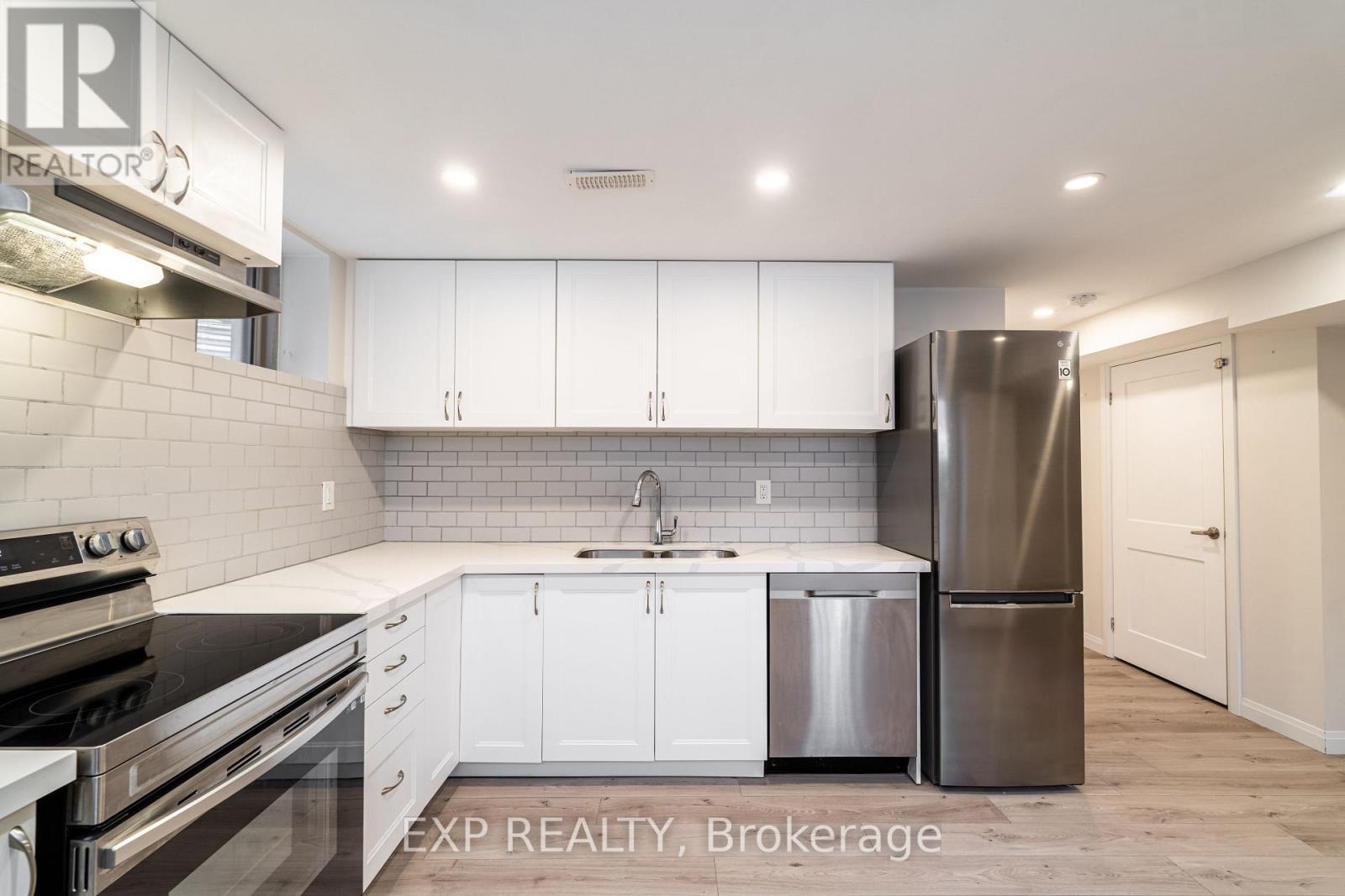 Kitchen - 38 Busato Drive, Whitchurch-Stouffville, ON - Indoor Photo Showing Kitchen With Stainless Steel Kitchen With Upgraded Kitchen