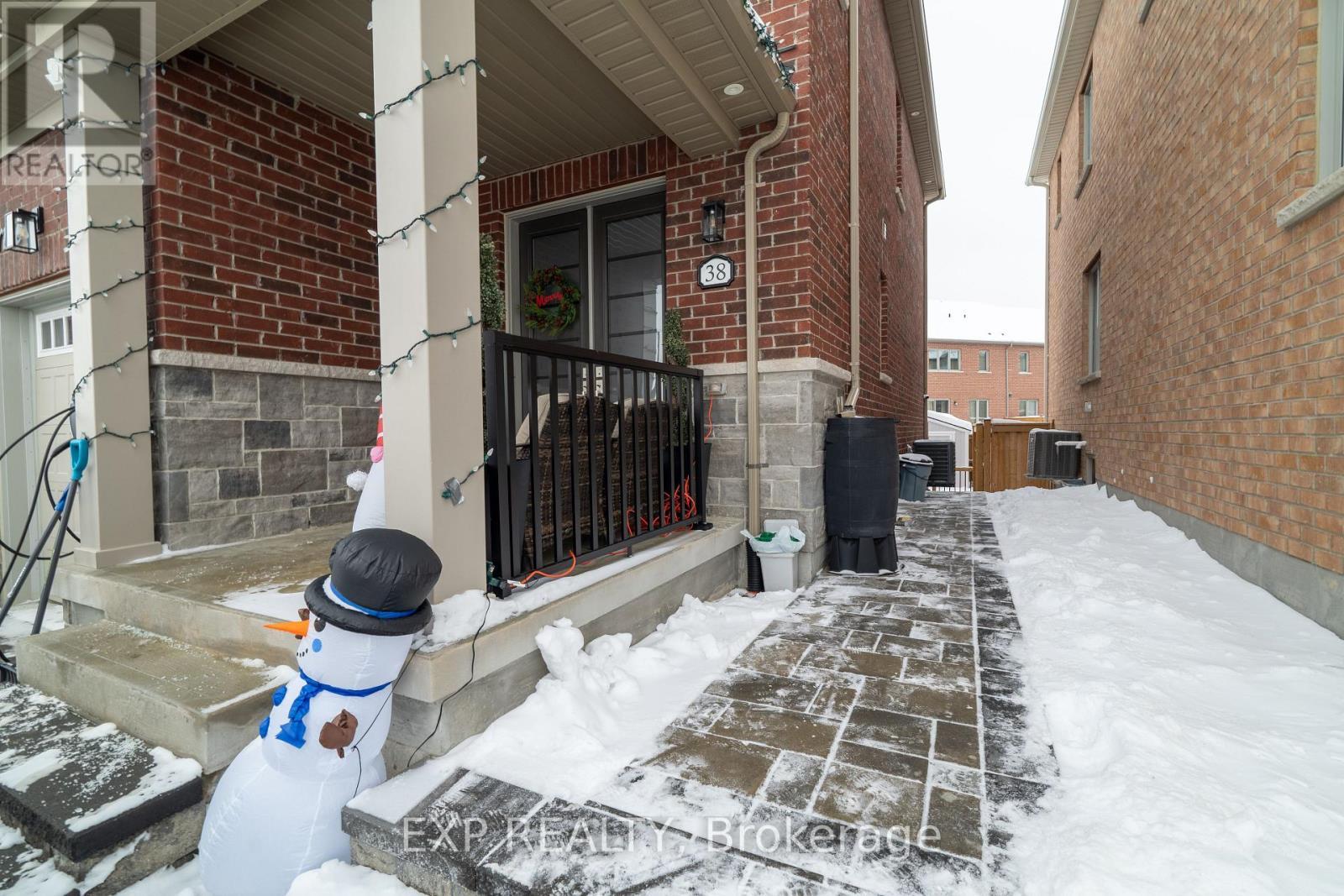 Walkway - 38 Busato Drive, Whitchurch-Stouffville, ON - Outdoor