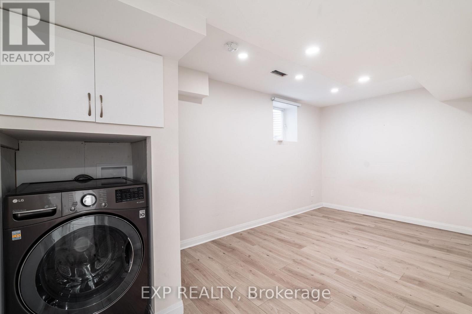 Bedroom - 38 Busato Drive, Whitchurch-Stouffville, ON - Indoor Photo Showing Laundry Room