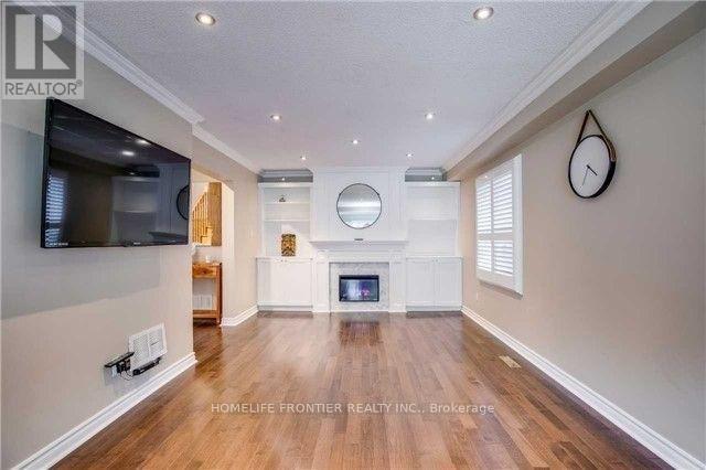 4663 Crosswinds Drive, Mississauga, ON - Indoor With Fireplace