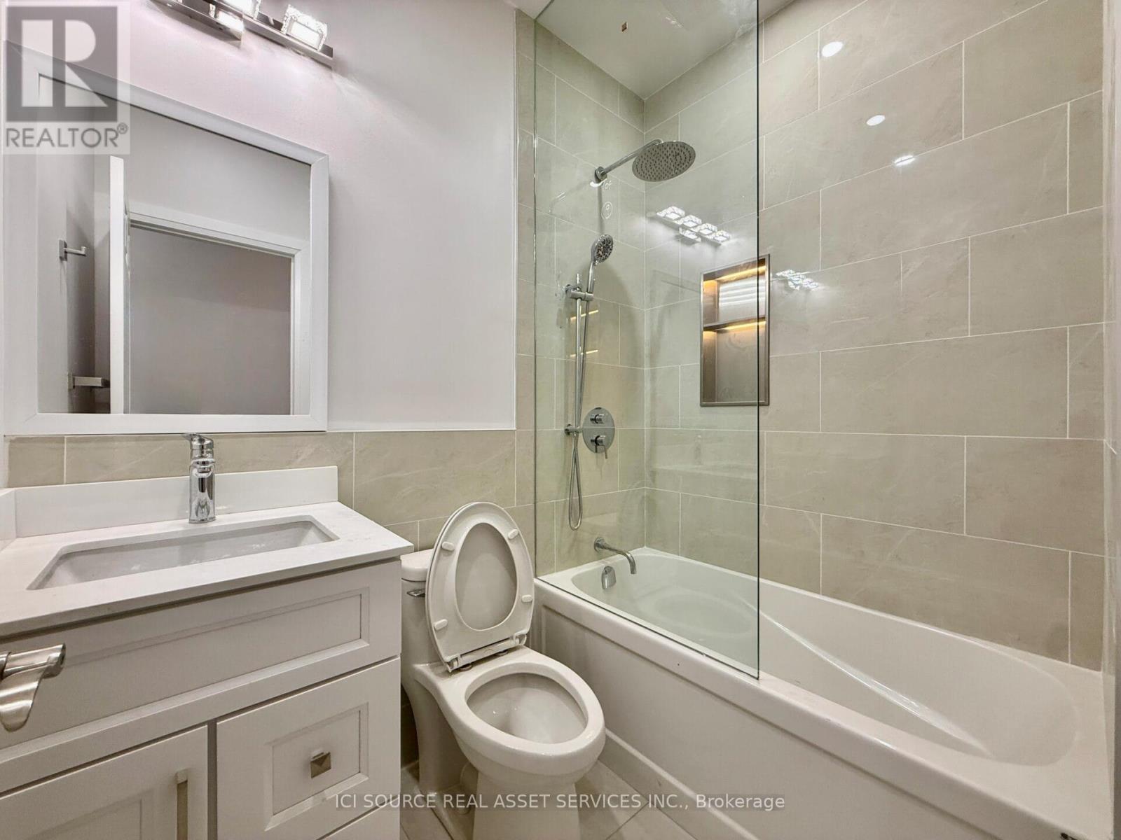 2 - 2 Bellwoods Park, Toronto, ON - Indoor Photo Showing Bathroom