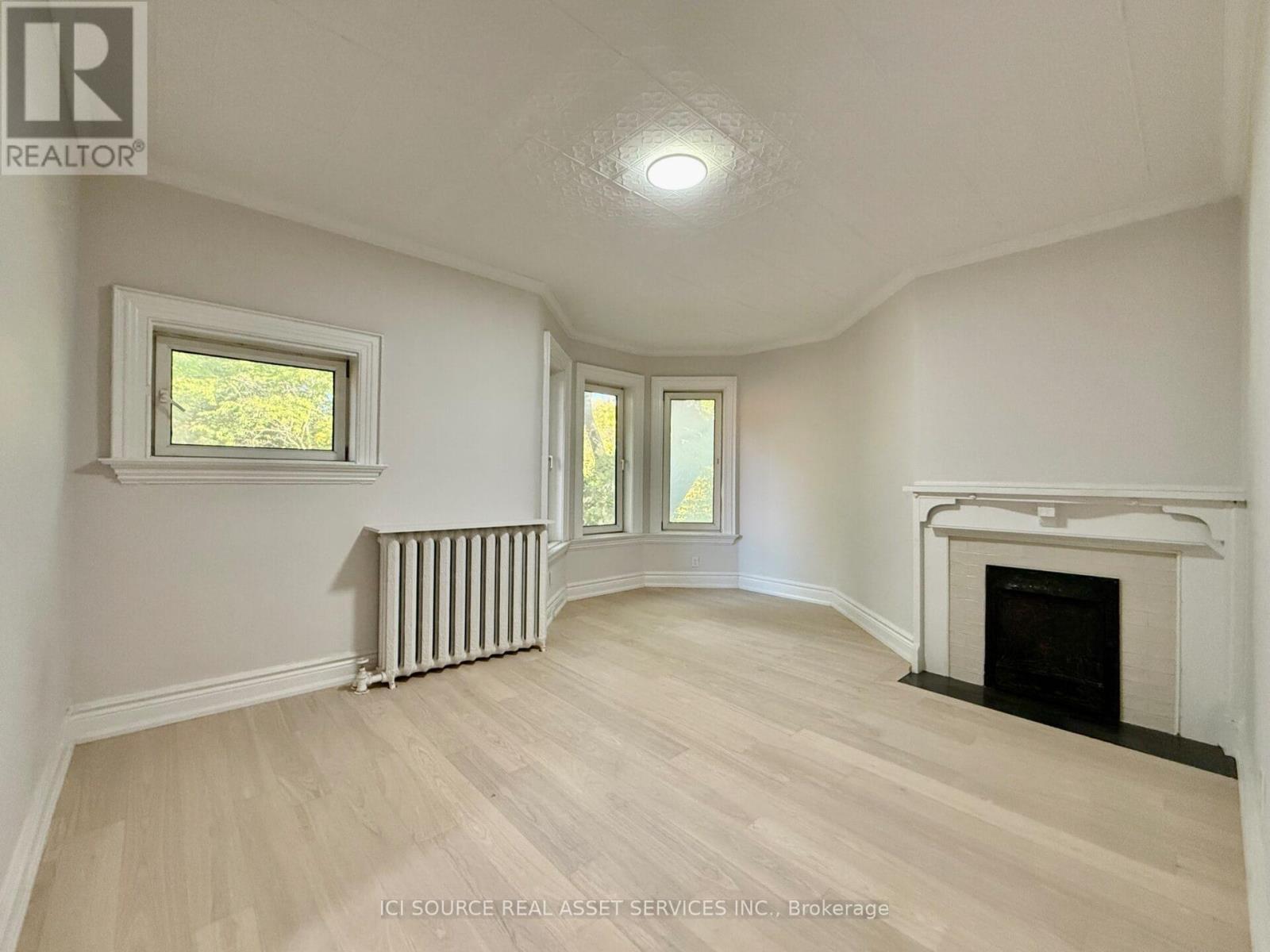 2 - 2 Bellwoods Park, Toronto, ON - Indoor Photo Showing Other Room With Fireplace