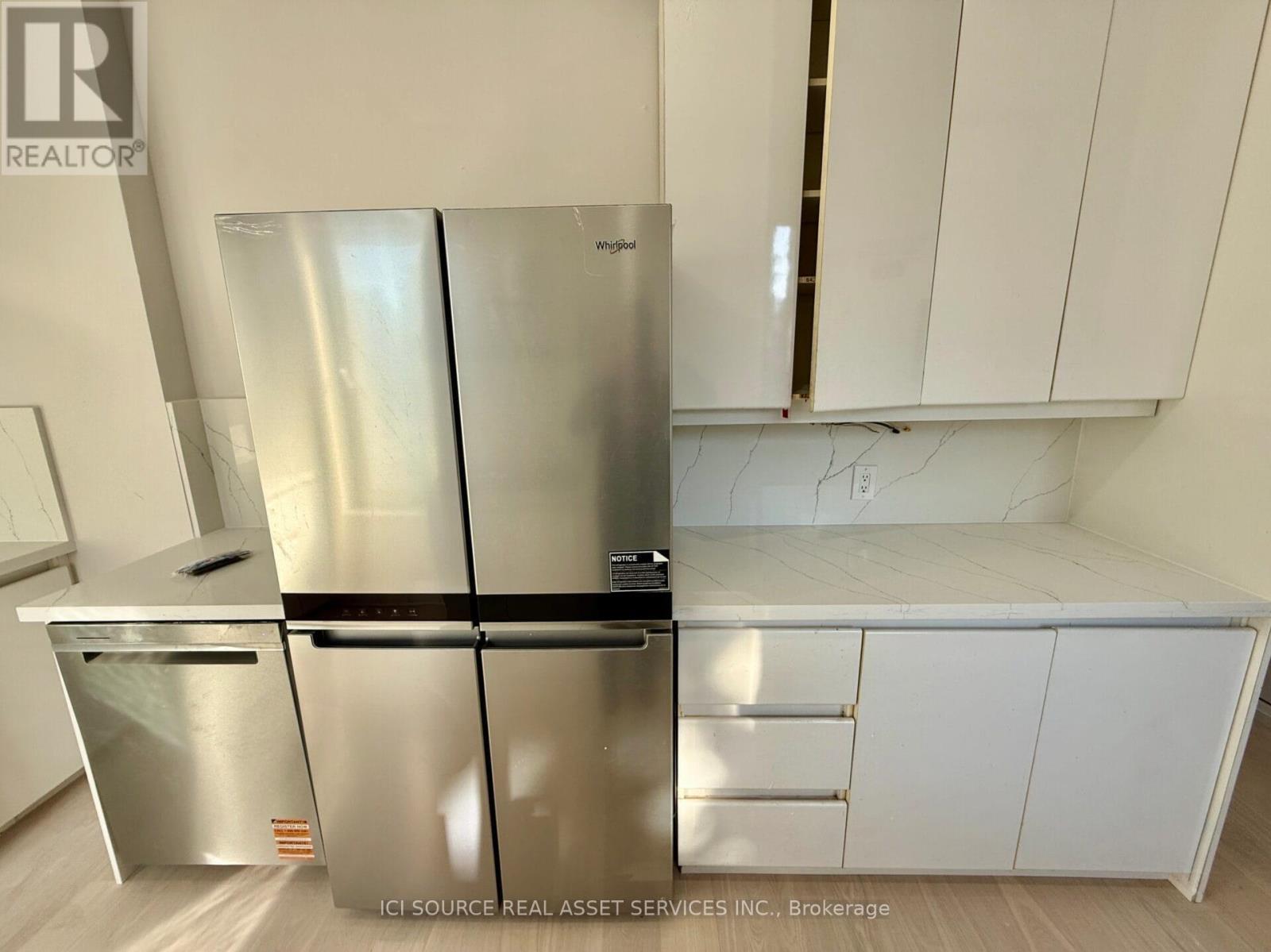 2 - 2 Bellwoods Park, Toronto, ON - Indoor